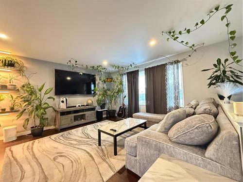 3705 57 Avenue, Lloydminster, AB - Indoor Photo Showing Living Room