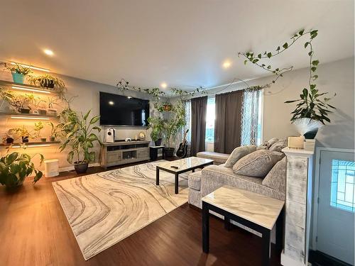 3705 57 Avenue, Lloydminster, AB - Indoor Photo Showing Living Room