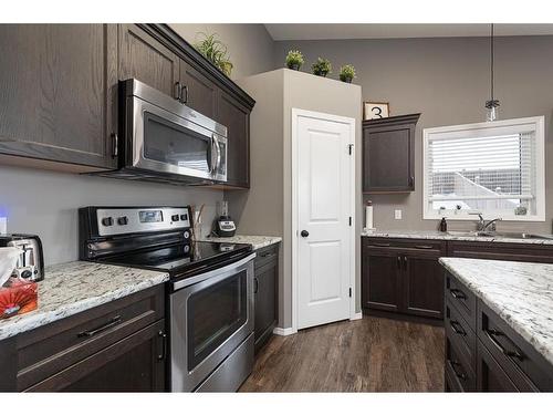 3317 41 Avenue, Lloydminster, SK - Indoor Photo Showing Kitchen With Upgraded Kitchen