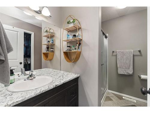 3317 41 Avenue, Lloydminster, SK - Indoor Photo Showing Bathroom