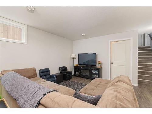 3317 41 Avenue, Lloydminster, SK - Indoor Photo Showing Living Room