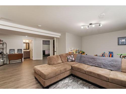 3317 41 Avenue, Lloydminster, SK - Indoor Photo Showing Living Room