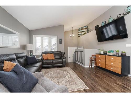 3317 41 Avenue, Lloydminster, SK - Indoor Photo Showing Living Room