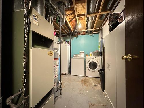 407 Pine Avenue, Maidstone, SK - Indoor Photo Showing Laundry Room