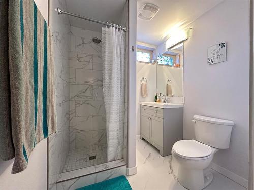 407 Pine Avenue, Maidstone, SK - Indoor Photo Showing Bathroom