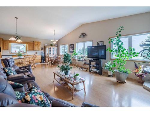 Pt Se 10-50-2 W4, Rural Vermilion River, County Of, AB - Indoor Photo Showing Living Room