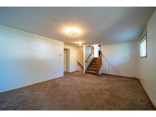 1021 20 Street Crescent, Wainwright, AB - Indoor Photo Showing Other Room