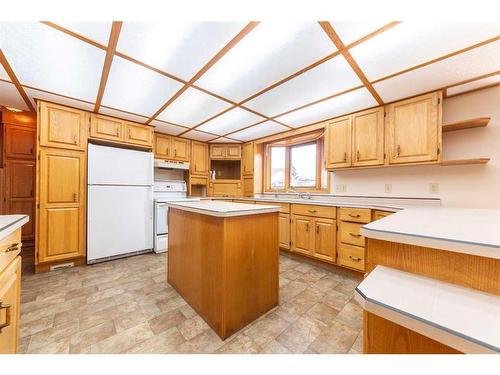 3809 57A Avenue, Lloydminster, AB - Indoor Photo Showing Kitchen