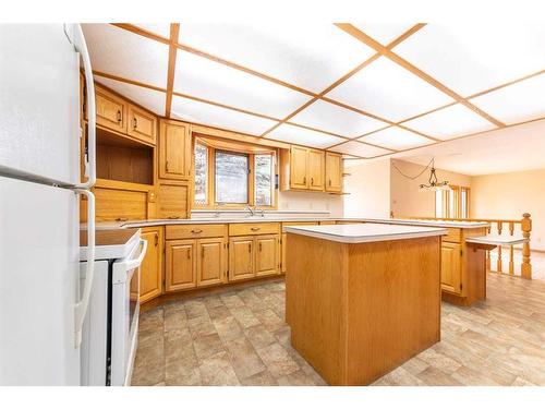 3809 57A Avenue, Lloydminster, AB - Indoor Photo Showing Kitchen