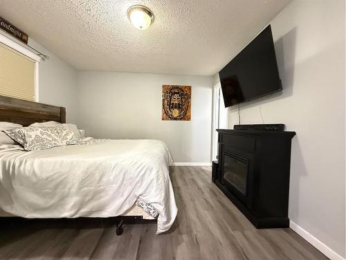 3802 56 B Avenue, Lloydminster, AB - Indoor Photo Showing Bedroom