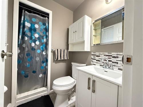 3802 56 B Avenue, Lloydminster, AB - Indoor Photo Showing Bathroom