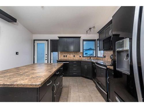 6707 39A Street, Lloydminster, AB - Indoor Photo Showing Kitchen