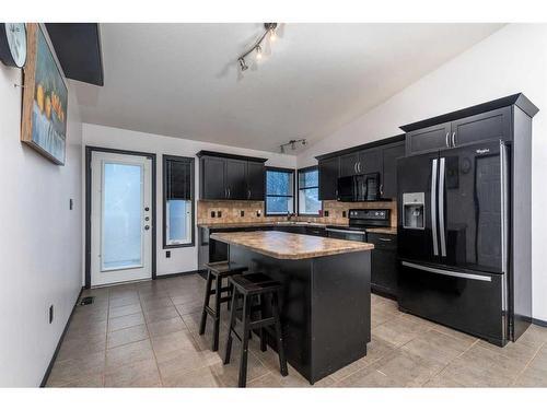 6707 39A Street, Lloydminster, AB - Indoor Photo Showing Kitchen