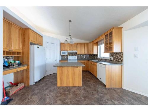 22 Willow Drive, Rural Vermilion River, County Of, AB - Indoor Photo Showing Kitchen