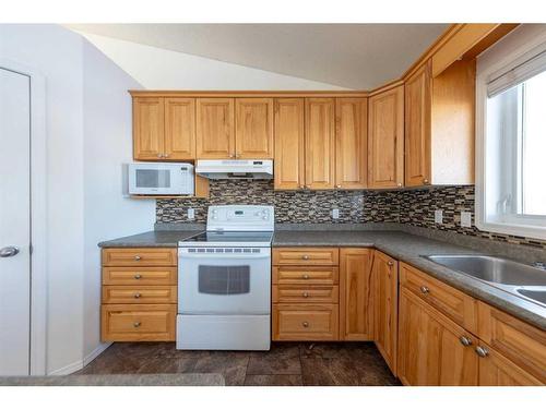 22 Willow Drive, Rural Vermilion River, County Of, AB - Indoor Photo Showing Kitchen