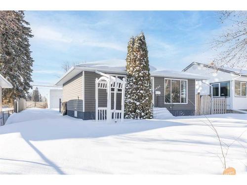 5603 50 Street, Lloydminster, AB - Outdoor