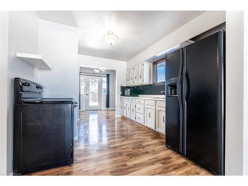 5603 50 Street, Lloydminster, AB - Indoor Photo Showing Kitchen