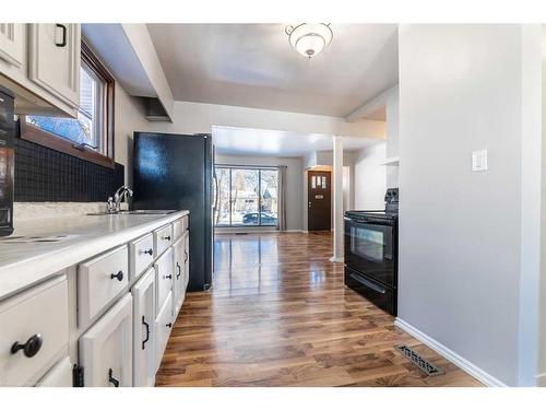 5603 50 Street, Lloydminster, AB - Indoor Photo Showing Kitchen