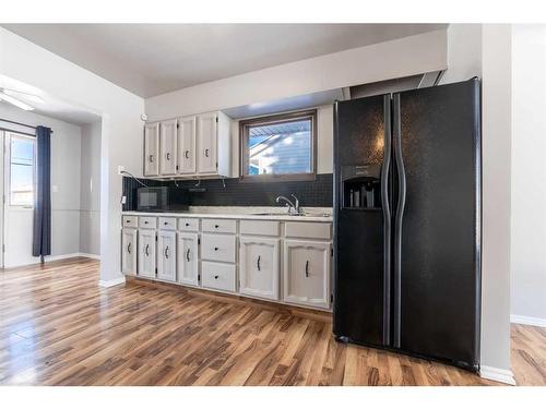 5603 50 Street, Lloydminster, AB - Indoor Photo Showing Kitchen