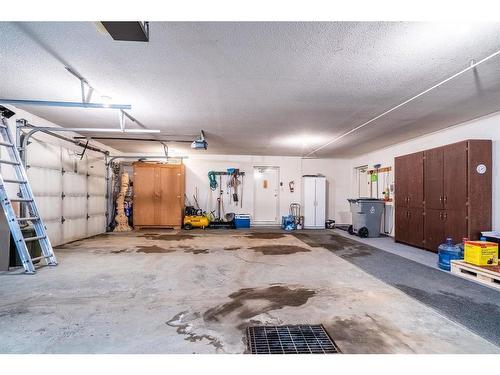 4802 46 Street, Lloydminster, SK - Indoor Photo Showing Garage