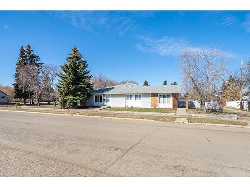 4802 46 Street, Lloydminster, SK - Outdoor