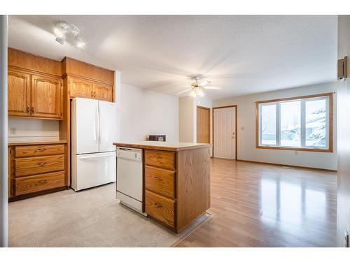 4802 46 Street, Lloydminster, SK - Indoor Photo Showing Kitchen