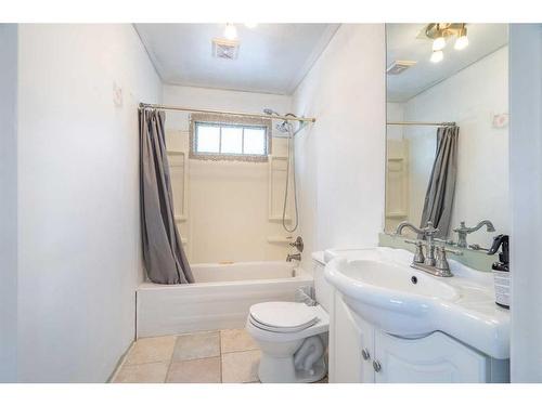 5105 54A Street, Lloydminster, AB - Indoor Photo Showing Bathroom