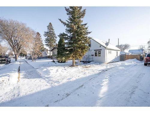 5105 54A Street, Lloydminster, AB - Outdoor