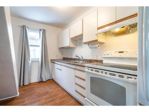 5105 54A Street, Lloydminster, AB - Indoor Photo Showing Kitchen