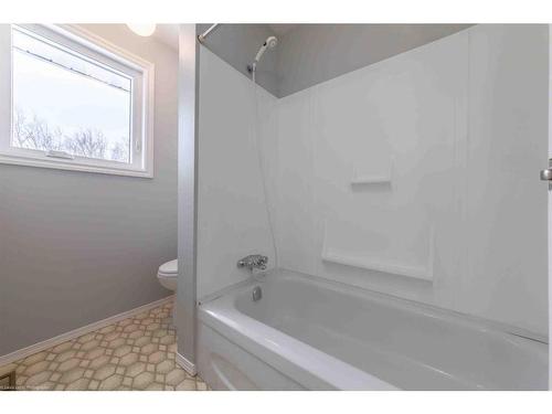 Ne-35-52-01W4, Rural Vermilion River, County Of, AB - Indoor Photo Showing Bathroom