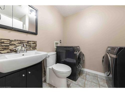 Ne-35-52-01W4, Rural Vermilion River, County Of, AB - Indoor Photo Showing Laundry Room