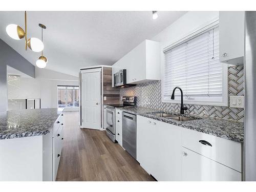 4109 66 Avenue, Lloydminster, AB - Indoor Photo Showing Kitchen With Double Sink With Upgraded Kitchen