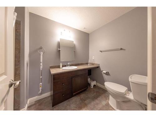 121-4102 69 Avenue, Lloydminster, AB - Indoor Photo Showing Bathroom