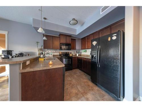 121-4102 69 Avenue, Lloydminster, AB - Indoor Photo Showing Kitchen