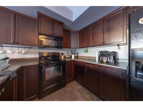 121-4102 69 Avenue, Lloydminster, AB - Indoor Photo Showing Kitchen