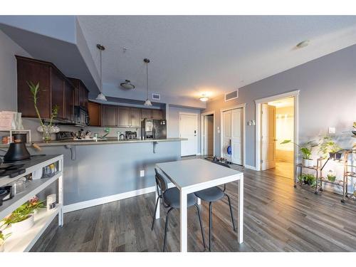 121-4102 69 Avenue, Lloydminster, AB - Indoor Photo Showing Kitchen