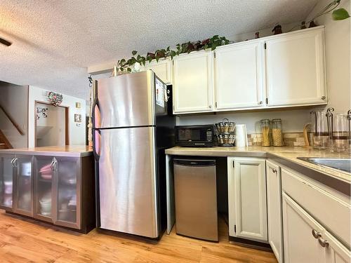 5709 40 Street, Lloydminster, AB - Indoor Photo Showing Kitchen