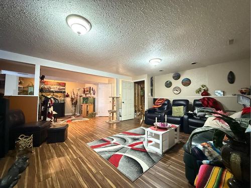 5709 40 Street, Lloydminster, AB - Indoor