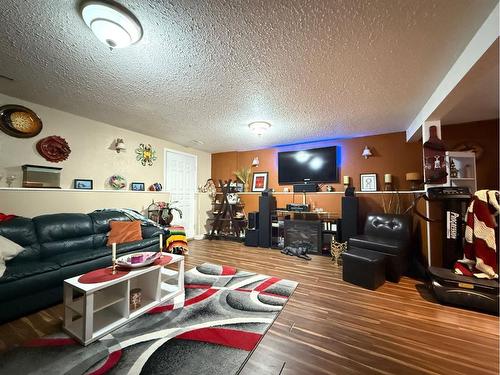 5709 40 Street, Lloydminster, AB - Indoor Photo Showing Living Room