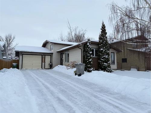 5709 40 Street, Lloydminster, AB - Outdoor