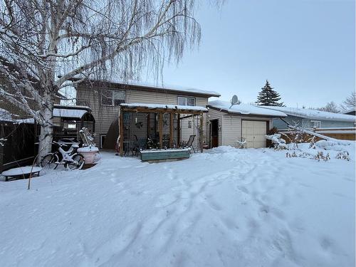 5709 40 Street, Lloydminster, AB - Outdoor