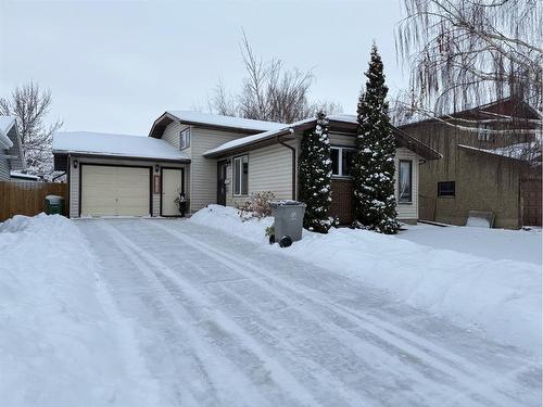 5709 40 Street, Lloydminster, AB - Outdoor