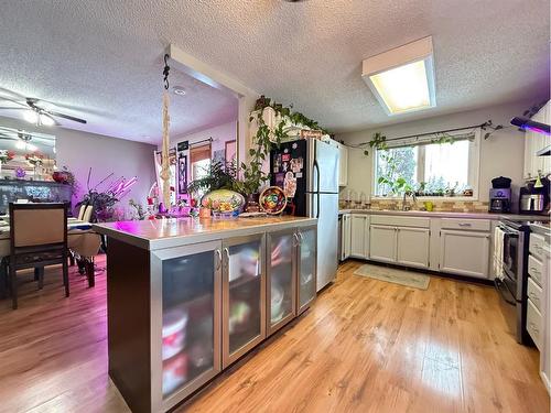 5709 40 Street, Lloydminster, AB - Indoor Photo Showing Kitchen