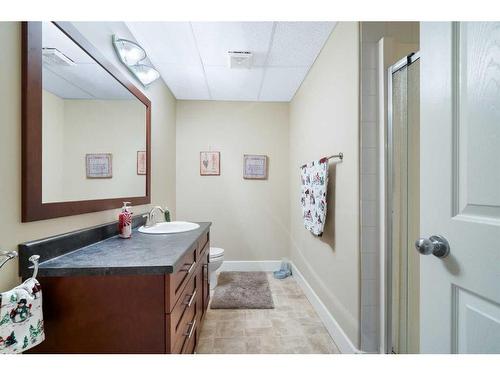 2003 53 Avenue, Lloydminster, AB - Indoor Photo Showing Bathroom