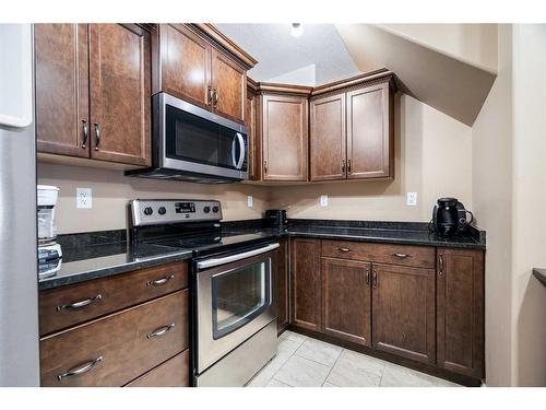 7-5118 34 Street, Lloydminster, AB - Indoor Photo Showing Kitchen