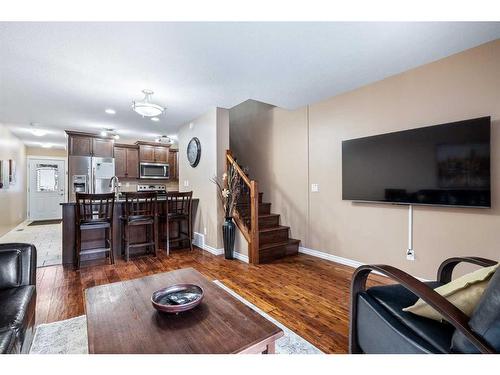 7-5118 34 Street, Lloydminster, AB - Indoor Photo Showing Living Room