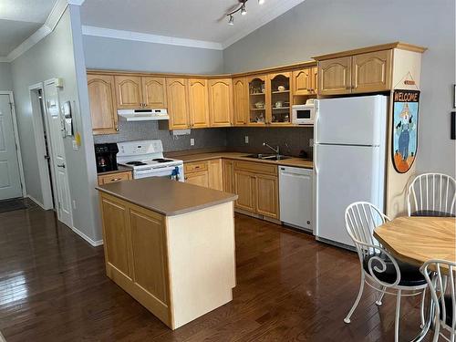 120A 4 Street East, Lashburn, SK - Indoor Photo Showing Kitchen With Double Sink