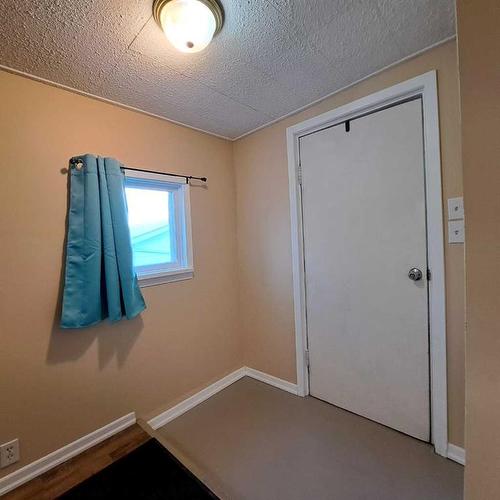 5304 50 Street, Lloydminster, AB - Indoor Photo Showing Other Room