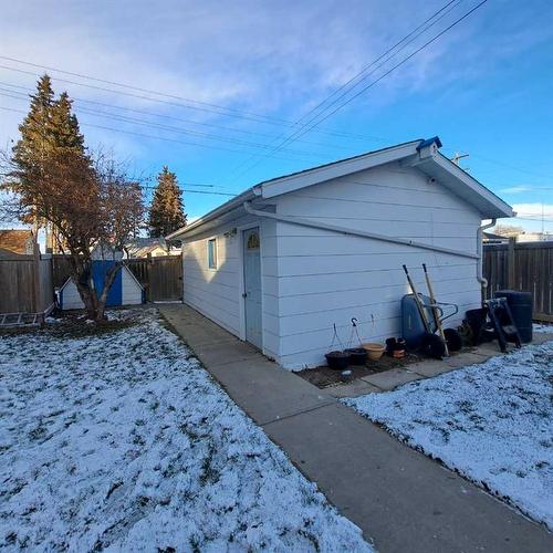 5304 50 Street, Lloydminster, AB - Outdoor