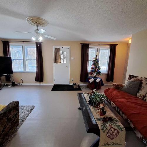 5304 50 Street, Lloydminster, AB - Indoor